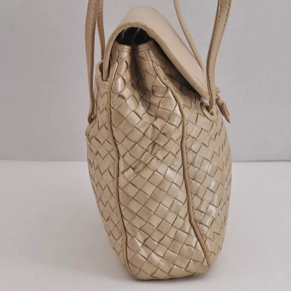 BOTTEGA VENETA Beige Tassel Intrecciato Leather Shoulder Bag | PRELOVED👜🤎👜 - Picture 4 of 16